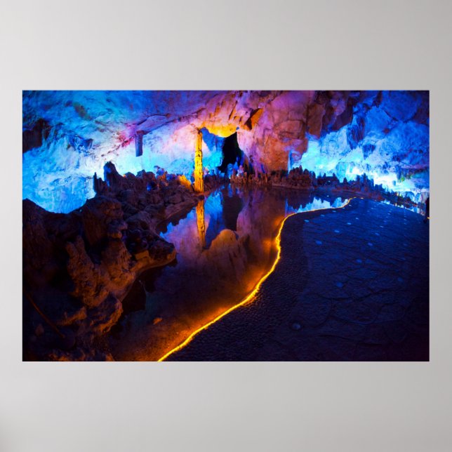 Pôster Luzes na Caverna da Flauta de Junco, China (Frente)