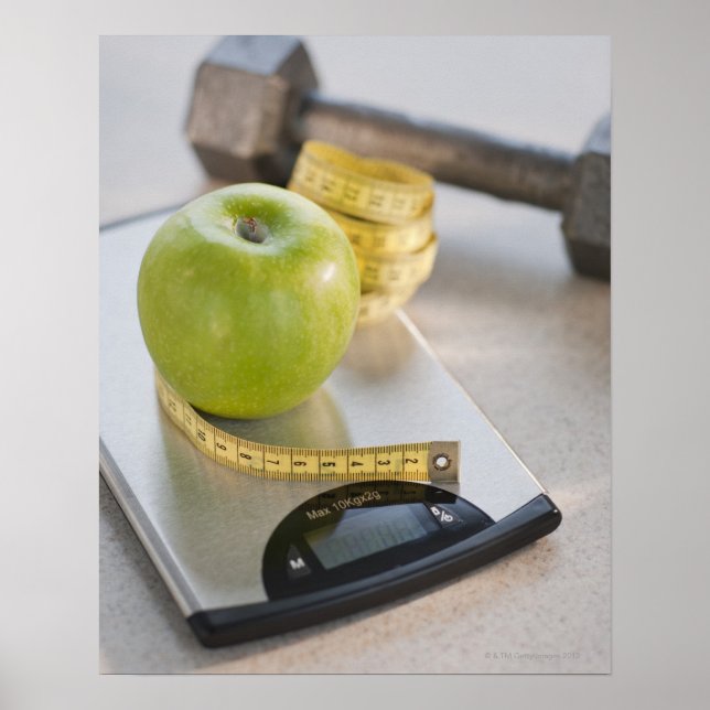Pôster Maçã verde em escala de peso, medida da fita e (Frente)