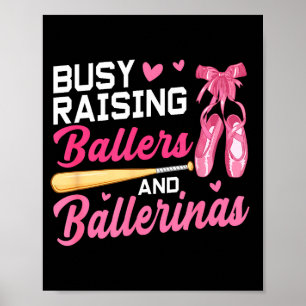 Poster Mãe Engraçada e Ocupada Criando Atletas e Bailarin