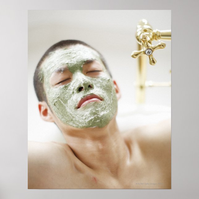 Pôster Man Relaxing in a Bathtub with a Facial Mask (Frente)