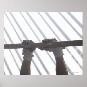 Pôster Mãos de um gymnast masculino que prende um