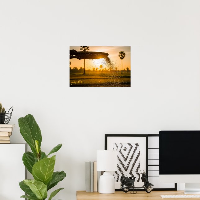 Poster Mãos Peneirando Grãos Paisagem Rural  (Escritório em casa)