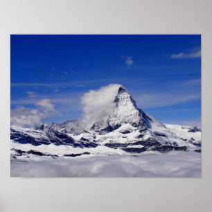 Pôster Matterhorn em um mar de nuvens na Suíça