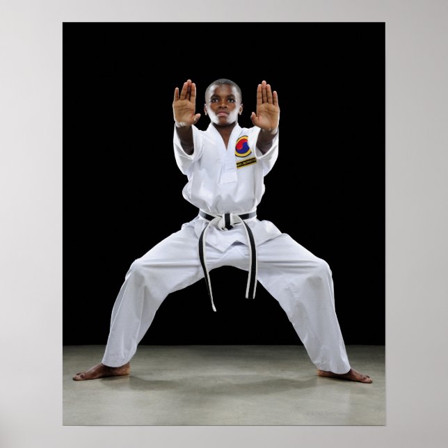 Pôster Menino (15 anos) num uniforme de Karate com (Frente)