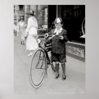 Menino com uma Bicicleta, 1922. Foto Antiga