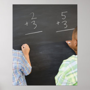 Poster Meninos que resolvem problemas de matemática no