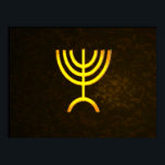 Poster Menorah Flame<br><div class="desc">Uma renderização digital da menorah judaica de sete ramificações (hebraico: מְ נ וֹ ה ). A menorah de sete ramificações, usada no santuário portátil montado por Moisés na selva e, mais tarde, no Templo em Jerusalém, tem sido símbolo do judaísmo desde a Antiguidade e é o emblema no casaco de...</div>