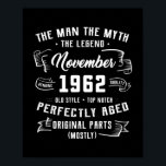 Poster Mens Man Myth Legend novembro de 1962 60º Aniversá<br><div class="desc">Mens Man Myth Legend novembro de 1962 60º Aniversário Presente 60 Anos. Presente perfeito para seu pai, mãe, pai, homens, mulheres, amigos e familiares no Dia de Ação de Graças, Dia de Natal, Dia de as mães, Dia de os pais, 4 de julho de 1776 Dia Independente, Dia dos Veteranos,...</div>