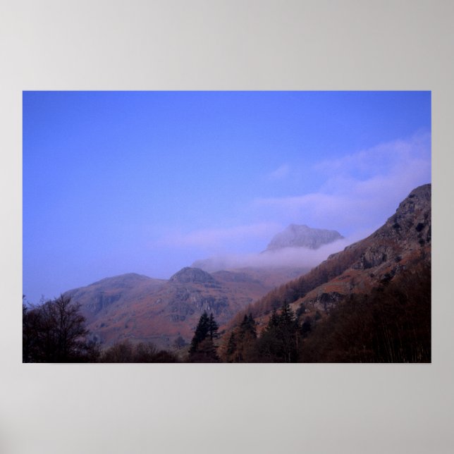 Poster Mist The Langdale Pikes Lake District England (Frente)