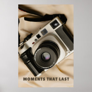 Poster Momentos que Duram: Câmera de Filme Vintage e Arte