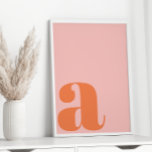 Poster Monograma Moderno - Letra Inicial Pastel Cor-de-Ro<br><div class="desc">Adicione um toque personalizado ao quarto do seu bebê ou dos seus filhos com este poster de monograma moderno personalizado. Apresentando um design de tipografia retrô-na moda em rosa e laranja pastel suave, esta arte em parede traz uma tendência, mas brincalhona, a qualquer espaço. Seja impressa ou como uma impressora...</div>