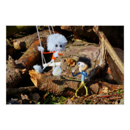 Pôster Monster Fubby op schommel.