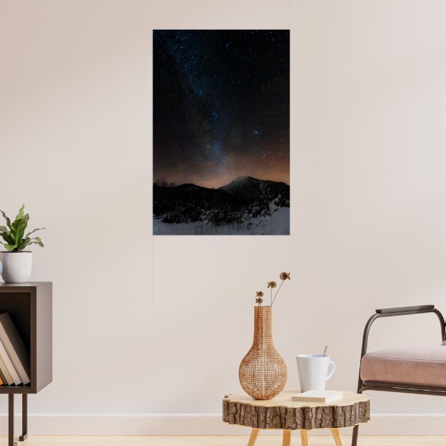 Poster Montanha de inverno Snežnik sob o céu estrelado (Sala de Estar 3)