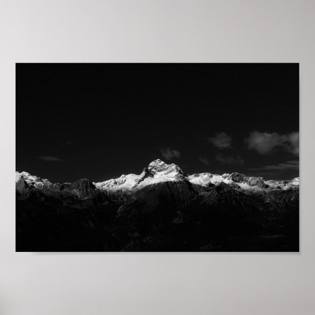 Poster Montanha majestosa Triglav a preto e branco (Frente)
