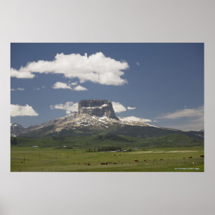 Poster Montanha principal com os pastos de pastar o gado