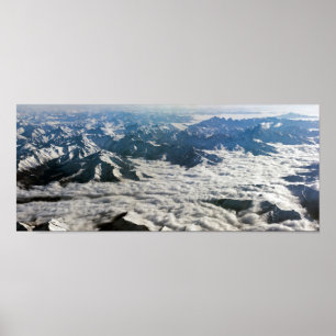 Poster Montanhas de Himalaia sob nuvens