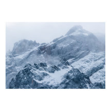 Montanhas neve e nevoeiro