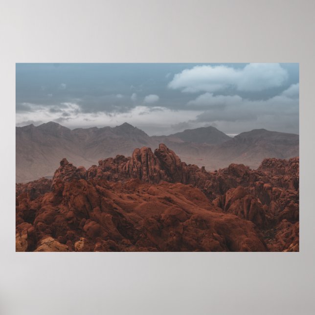 POSTER MONTANHAS ROCKY SOB PELES DE CINZA (Frente)