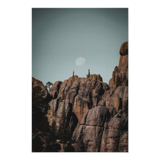 Pôster Moon Over Sylvan Lake Rocks (Frente)