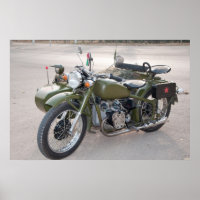 Motociclo verde 750B-2 com carro lateral