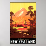 Poster Mt. Egmont Nova Zelândia<br><div class="desc">Reprodução de poster viagens vintage do Monte Egmont,  Nova Zelândia. Paisagem de montanha com árvores em primeiro plano no estilo retrô. Reprodução restaurada e arte na parede do excelente.</div>