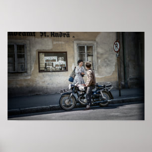 Poster Mulher Modernista de Meados do Século com Homem em