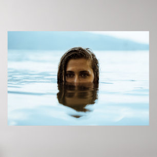 Poster Mulher no corpo da água pela manhã