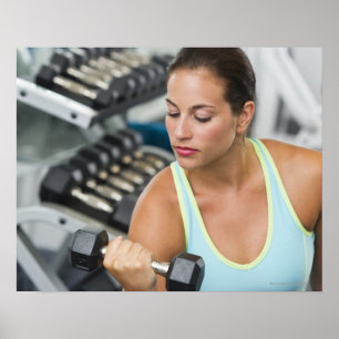 Pôster Mulher que exercita com dumbbells