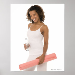 Poster Mulher que guardara a garrafa de água e a esteira