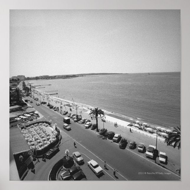 Poster Multidão de pessoas na praia com vista elevada B&W (Frente)