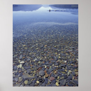 Poster NA, EUA, Montana, Glacier NP Rochas no Lago