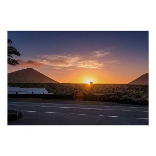 Pôster Nascer do sol dourado sobre a vinha vulcânica de L