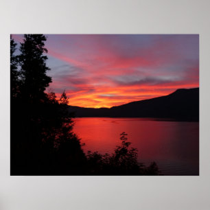 Poster Nascer do sol vermelho bonito sobre um lago