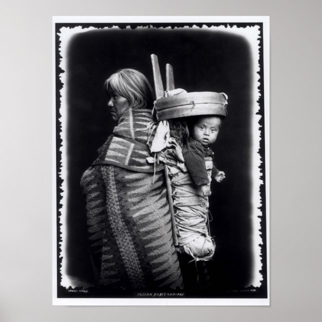 Poster Navaho woman carrying a papoose on her back (Frente)