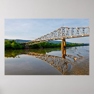 Pôster Navegando sob uma ponte sobre o rio Tennessee