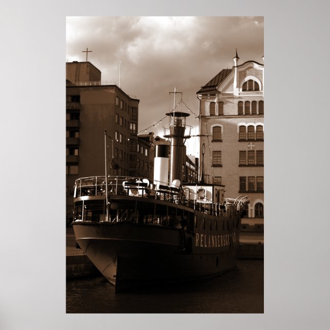 Poster Navio De Aço Em Frente Às Casas (Frente)