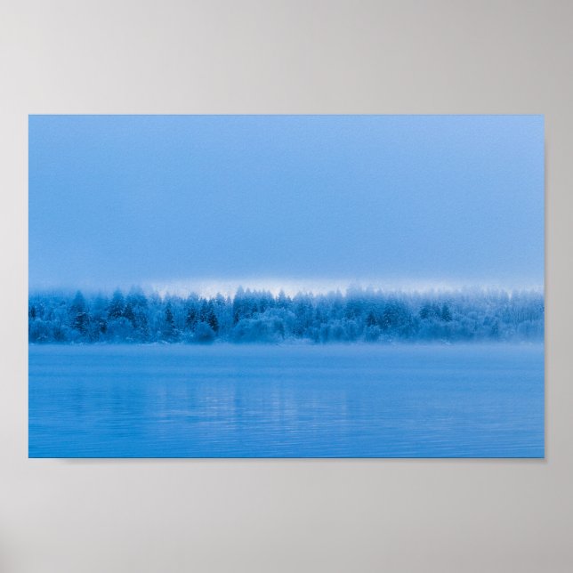 Poster Névoa misteriosa sobre o lago de neve Bohinj, Eslo (Frente)