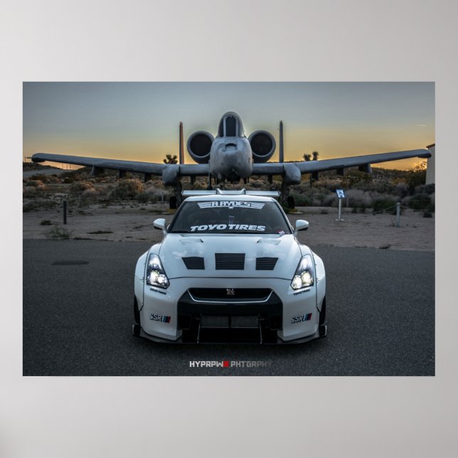 Poster Nissan GT-R R35 LibertyWalk Widebody com avião (Frente)