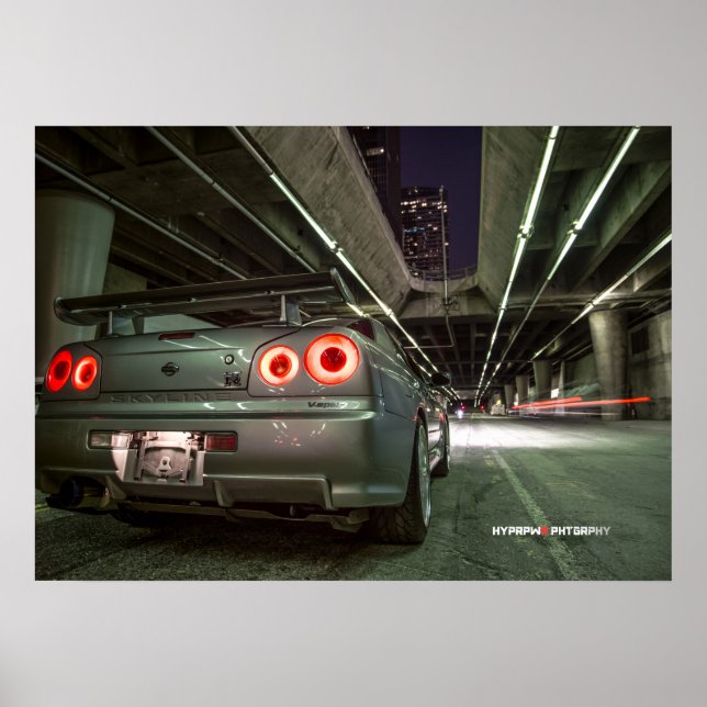 Pôster Nissan Skyline GT-R34 no Centro de Los Angeles (Frente)