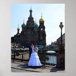 Poster Noiva e noiva na Rua. Petersburgo, Rússia, Igreja