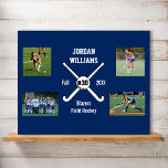 Pôster Número da Equipe do Nome da Colagem de Fotos de Hó<br><div class="desc">Esta colagem personalizada de fotos de hóquei em campo apresenta fotos carregadas, bastões de hóquei em campo cruzados, uma bola, o número do jogador e a escolha do texto - nome da equipe, nome do treinador, nome do jogador, número, etc. Altere facilmente a cor de fundo para corresponder às cores...</div>