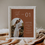 Poster Número da tabela de fotos do SIENNA Boho com fatos<br><div class="desc">A Coleção Siena captura perfeitamente a essência de uma celebração boêmica, rústica, ocidental ou desértica. A coleção apresenta uma fonte moderna de escrita que dá um toque de elegância e sofisticação às matizes terracottas usadas em toda a coleção. Esta coleção é perfeita para quem quer transmitir uma sensação de estilo...</div>