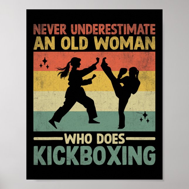 Poster Nunca Subestime Uma Mulher Idosa Que Pratica Kickb (Frente)