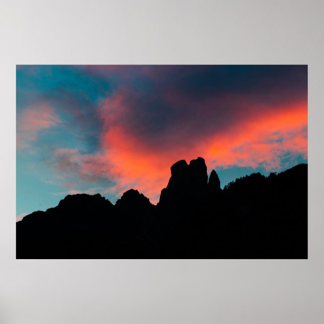 Poster Nuvens ardentes sobre as montanhas (Frente)