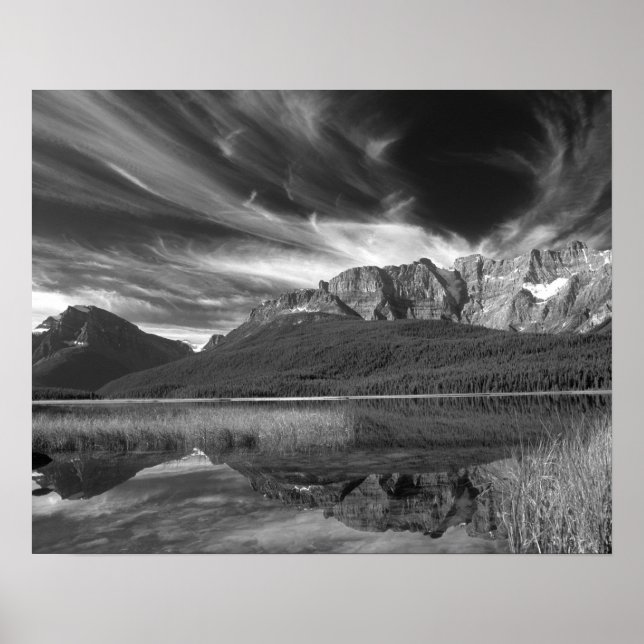 Pôster Nuvens Cirrus sobre o Lago Waterfowl, Banff (Frente)