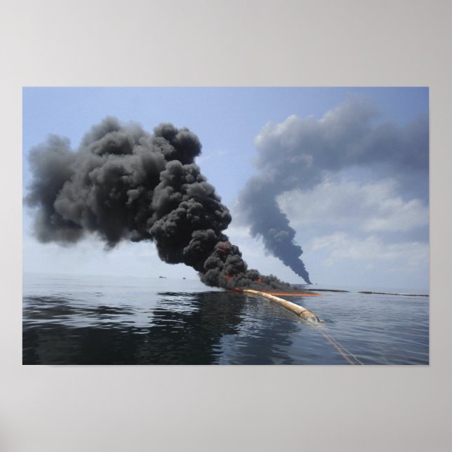 Poster Nuvens escuras de fumaça e fogo emergem (Frente)