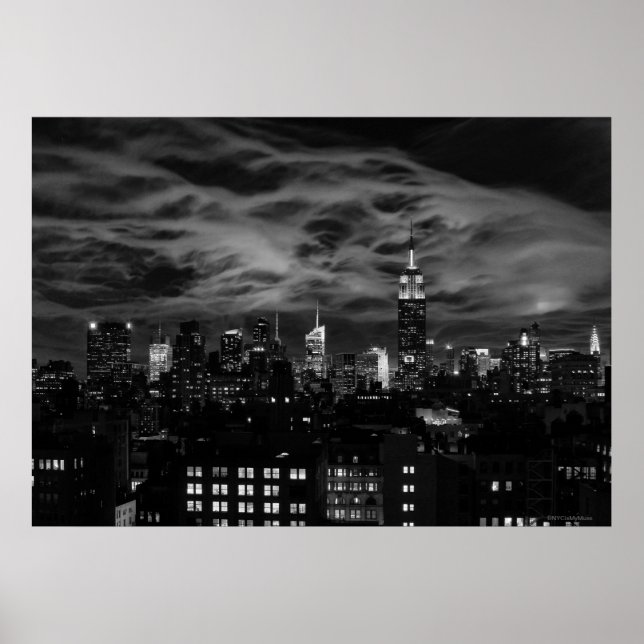 Pôster Nuvens etéreas: NYC Skyline, Empire State Bldg BW (Frente)