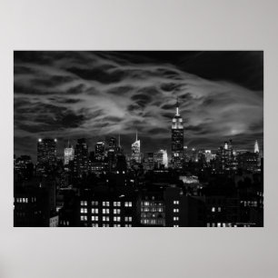Pôster Nuvens etéreos: Skyline de NYC, estado Bldg BW do