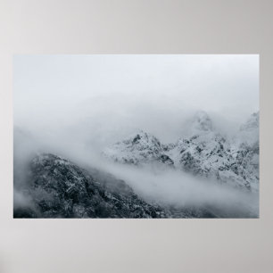 Poster Nuvens fluindo sobre montanhas