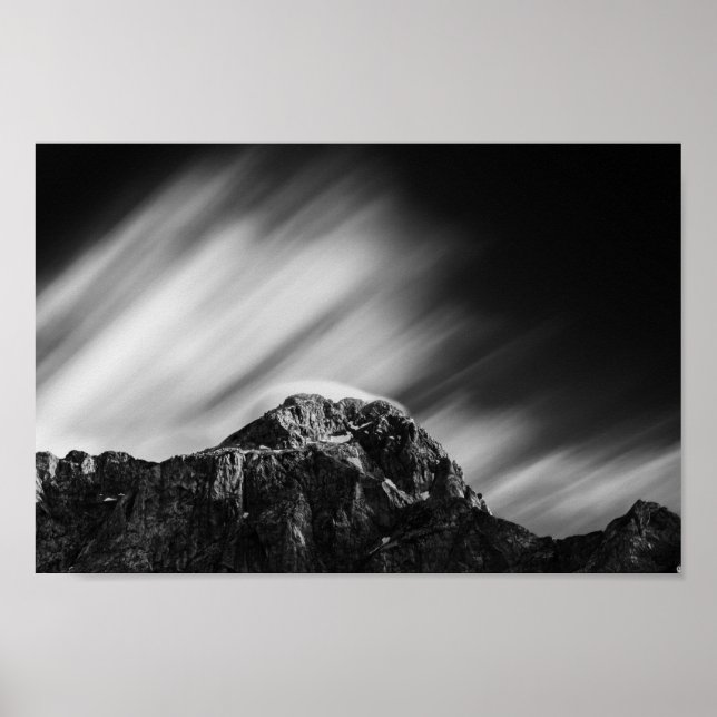 Poster Nuvens que se estendem sobre a montanha Mangart (Frente)